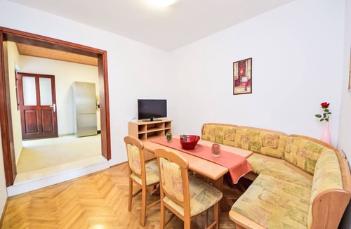 Marusici Apartment | Beautiful apartment for 7 guests with WIFI, pool, A/C, TV and balcony