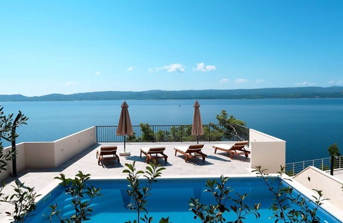 Marusici Apartment | Beautiful apartment for 7 guests with WIFI, pool, A/C, TV and balcony