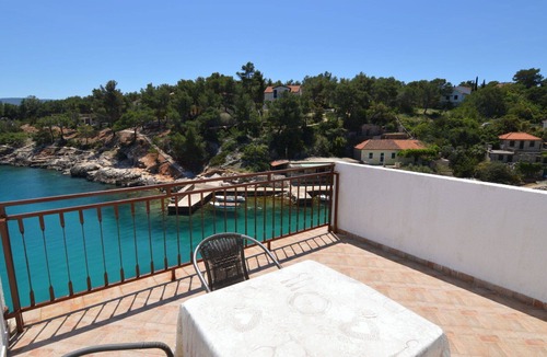 Vrbanj Apartment | Beautiful apartment for 3 guests with WIFI, TV, balcony and pets allowed