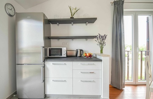 Nova Vas Apartment | Beautiful apartment for 3 guests with A/C, WIFI, pool, TV, terrace and panoramic view