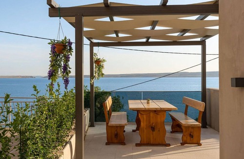 Baric Draga Apartment | Beautiful apartment in Baric Draga with WiFi