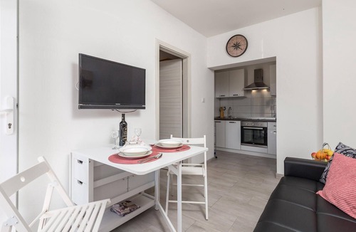 Cres Apartment | Beautiful apartment in Cres with WiFi