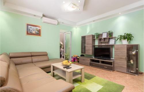 Garica Apartment | Beautiful Apartment In Garica