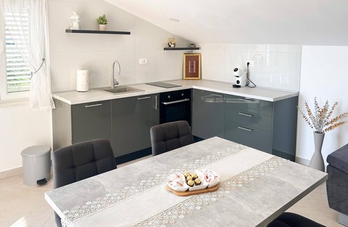 Raslina Apartment | Beautiful apartment in Raslina with WiFi