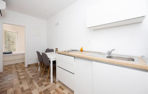 Imotski Apartment | Beautiful Apartment In Imotski With Wifi
