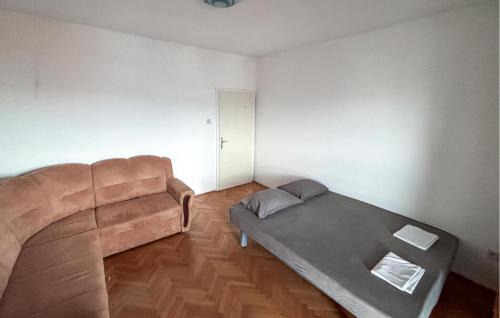 Karlobag Apartment | Beautiful Apartment In Karlobag With Wifi