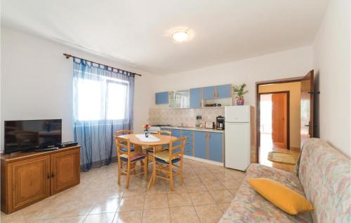 Kustici Apartment | Beautiful Apartment In Kustici With Wifi