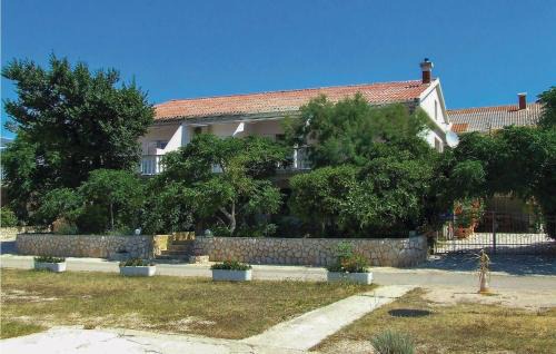 Kustici Apartment | Beautiful Apartment In Kustici With Wifi