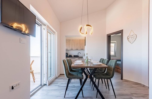 Prizna Apartment | Beautiful apartment in Prizna with WiFi