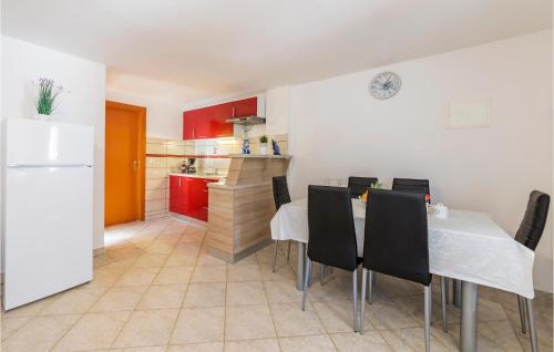 Pavicini Apartment | Beautiful Apartment In Pavicini With Wifi