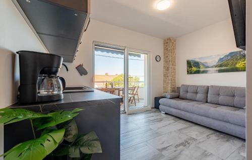 Prizna Apartment | Beautiful Apartment In Prizna With Wifi