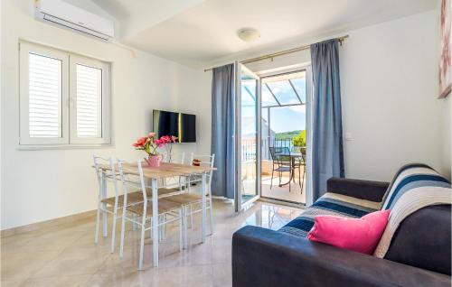 Srima Apartment | Beautiful Apartment In Srima With House Sea View