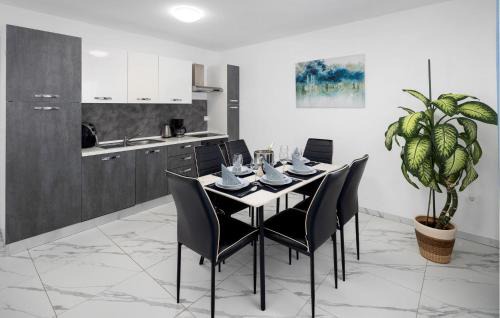 Murine Apartment | Beautiful Apartment In Umag With Wifi