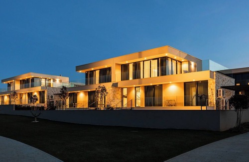 Savudrija House | Beautiful apartment in villa for 8 guests with A/C, WIFI, hot tub, pool, TV and terrace