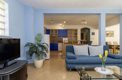 Topid Apartment | Beautiful apartment with private pool, A/C, WIFI, TV, terrace, pets allowed and panoramic view