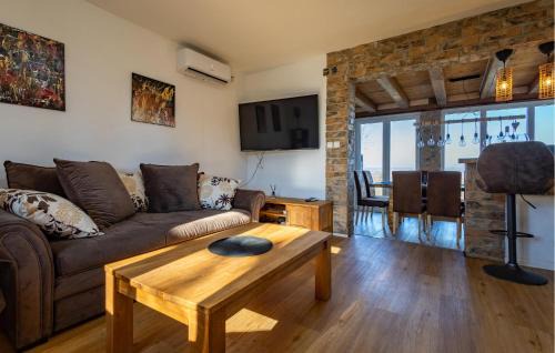 Aljmas House | Beautiful Home In Aljmas