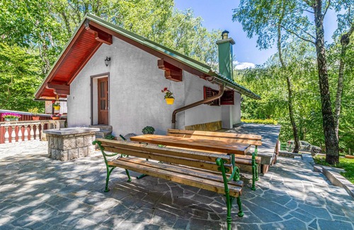 Breze House | Beautiful home in Breze with WiFi