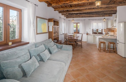 Cabrunici House | Beautiful home in Cabrunici with WiFi