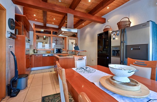 Donji Kraljevec House | Beautiful home in Cakovec with sauna