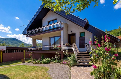 Plaski House | Beautiful home in Plaski