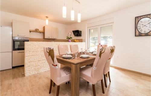 Skatari House | Beautiful Home In Pula