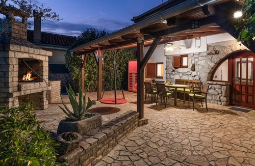Rasopasno House | Beautiful home in Rasopasno with sauna