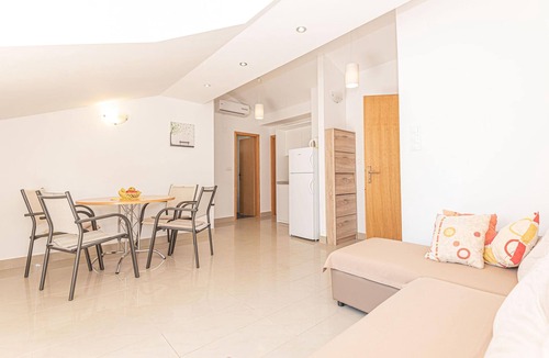 Sibenik House | Beautiful home in Sibenik with WiFi