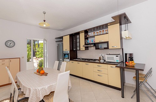 Sibenik House | Beautiful home in Sibenik with WiFi