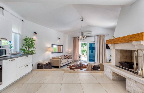 Vabriga House | Beautiful home in Tar