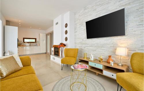 Vinica House | Beautiful Home In Vinica With Sauna