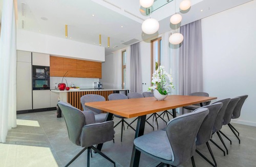 Zmijavci House | Beautiful home in Zmijavci with sauna