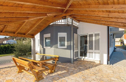 Donji Prolozac House | Beautiful private villa with A/C, WIFI, private pool, TV, terrace, pets allowed and panoramic view