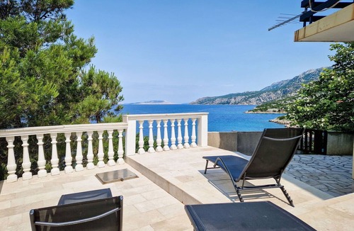 Prizna House | Beautiful private villa for 10 people with WIFI, A/C, TV, terrace and pets allowed
