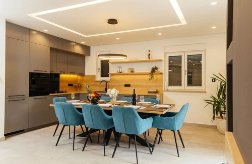 Prolozac House | Beautiful private villa for 10 guests with A/C, private pool, internet, TV, terrace and pets all.