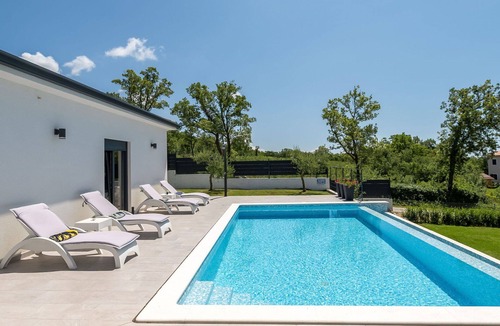 Stanisovi House | Beautiful private villa for 4 people with WIFI, A/C, private pool, TV and terrace