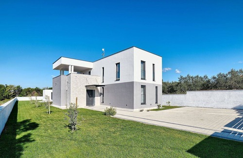 Stinjan Villa | Beautiful private villa for 8 people with private pool, A/C, WIFI, TV, terrace and pets allowed