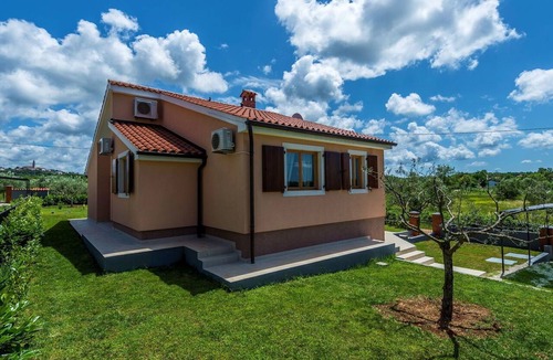 Farini House | Beautiful private villa for 6 guests with private pool, WIFI, A/C, TV, terrace and pets allowed