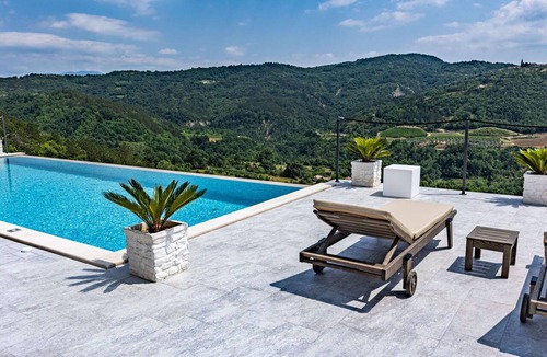 Korelici House | Beautiful private villa with A/C, WIFI, private pool, TV, terrace, pets allowed and panoramic view