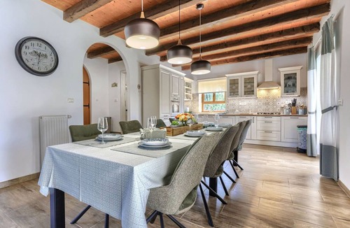 Vosteni Villa | Beautiful private villa with WIFI, A/C, private pool, TV, terrace, pets allowed and panoramic view