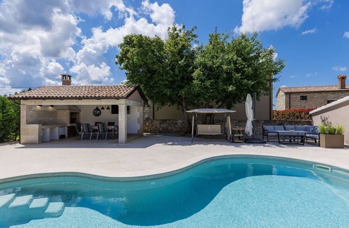 Vosteni Villa | Beautiful private villa with WIFI, A/C, private pool, TV, terrace, pets allowed and panoramic view