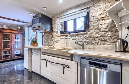 Katun Lindarski House | Beautiful private villa with A/C, WIFI, hot tub, private pool, TV, terrace and pets allowed