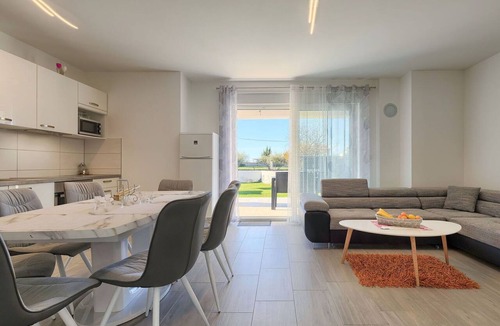 Nova Vas House | Beautiful private villa for 6 guests with private pool, A/C, WIFI, TV and terrace