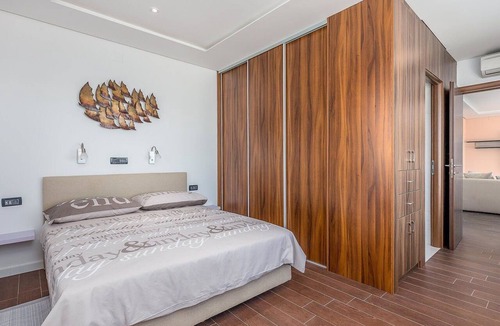 Sarsoni Villa | Beautiful private villa for 10 people with A/C, WIFI, private pool, TV and terrace