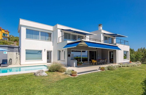 Sarsoni Villa | Beautiful private villa for 10 people with A/C, WIFI, private pool, TV and terrace