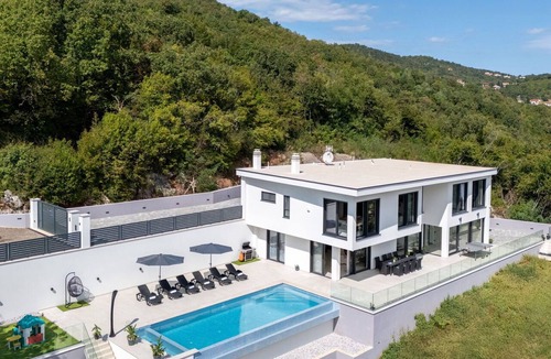 Bregi Villa | Beautiful private villa for 10 guests with A/C, WIFI, hot tub, private pool, TV and terrace