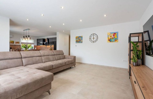 Rukavac House | Beautiful private villa for 8 guests with A/C, private pool, WIFI, TV and terrace