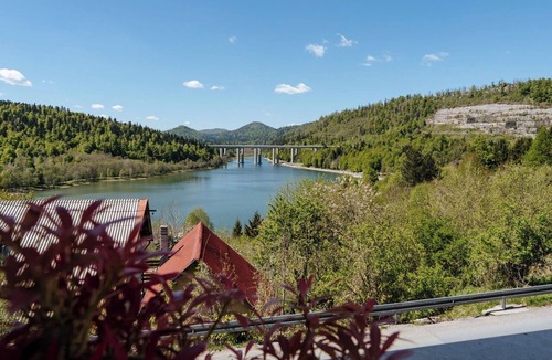 Fuzine Villa | Beautiful private villa for 10 people with hot tub, WIFI, TV, terrace and pets allowed
