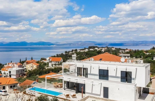Necujam House | Beautiful private villa for 8 guests with private pool, A/C, WIFI, TV, terrace and pets allowed