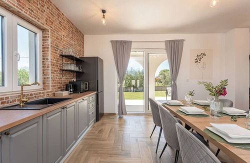 Bila Vlaka House | Beautiful private villa for 6 people with private pool, A/C, WIFI, TV, terrace and pets allowed
