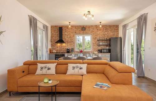 Bila Vlaka House | Beautiful private villa for 6 people with private pool, A/C, WIFI, TV, terrace and pets allowed